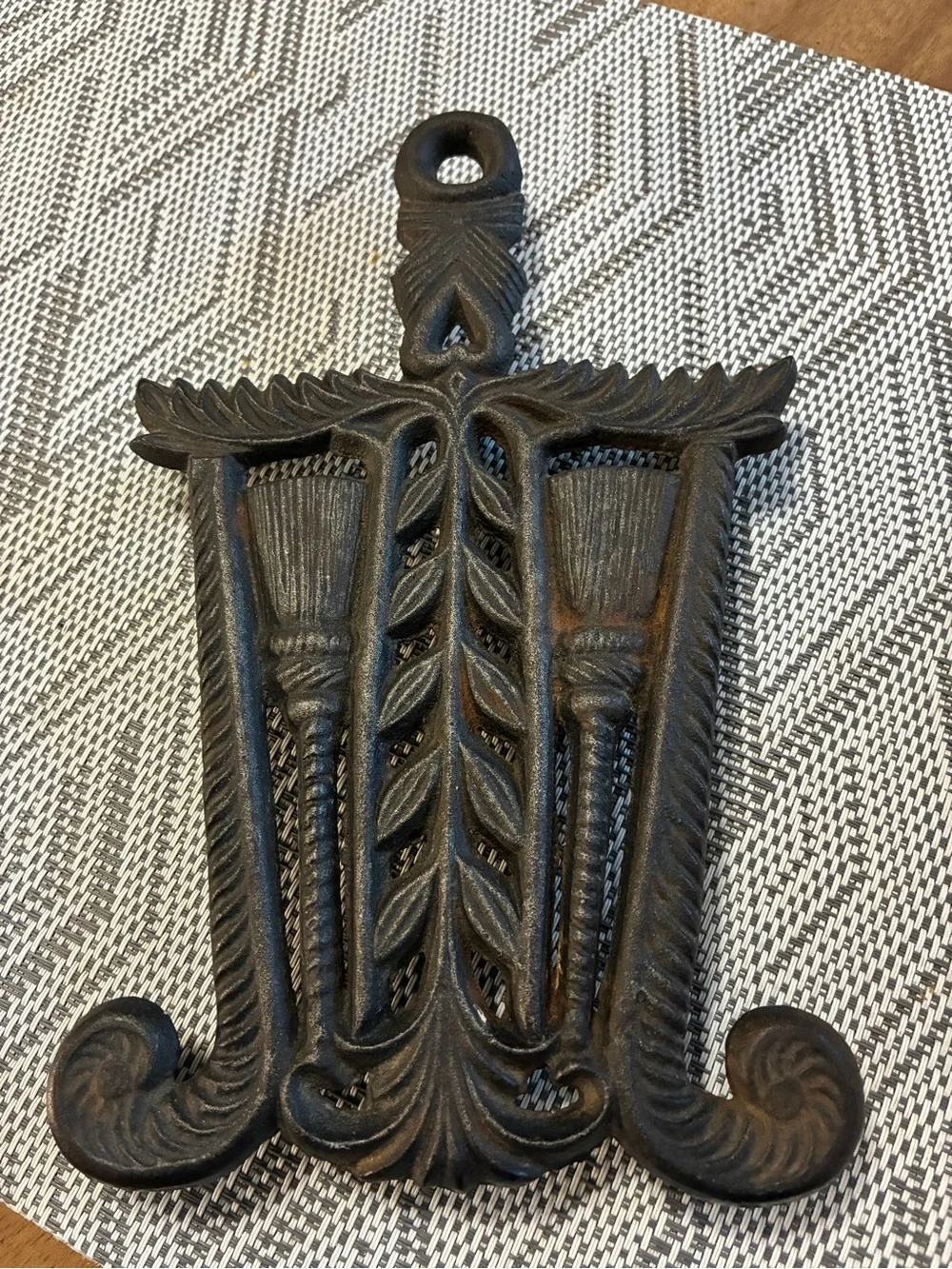 Cast Iron Trivet 1950/51 Grain & Tassel T-6 10 Broom Design